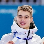 　スピードスケート男子１万メートルで銀メダルを獲得したウラジーミル・セミルニー＝１３日、イタリア・ミラノ（共同）