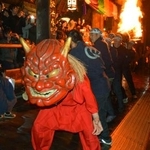 　奈良県桜井市の長谷寺で行われた、火祭り「だだおし」＝１４日午後