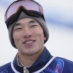 　スロープスタイルの練習を終え、取材に応じる木村葵来＝リビーニョ（共同）