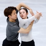 　公式練習で調整するペアの長岡柚奈（右）、森口澄士組＝ミラノ（共同）