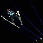 　男子個人ラージヒル　二階堂蓮の１回目の飛躍＝プレダッツォ（共同）