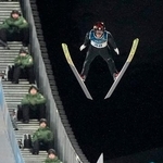 　男子個人ラージヒルで銀メダルを獲得した二階堂蓮の１回目の飛躍＝プレダッツォ（共同）