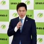 　日本維新の会の常任役員会であいさつする吉村代表＝１５日午後、大阪市中央区