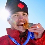 　男子デュアルモーグルで金メダルを獲得したミカエル・キングズベリー＝リビーニョ（共同）