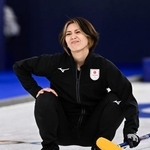 　日本-韓国　第３エンド、ミスショットで追加点を許し、顔をしかめる吉村＝コルティナダンペッツォ（共同）