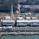 　新潟県の東京電力柏崎刈羽原発の（左から）５、６、７号機