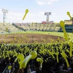 　２０２５年３月のオープン戦で行われた「ラッキーセブンのジェット風船」の実証実験＝甲子園