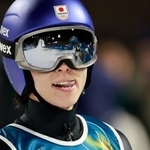 　男子スーパー団体　２回目の飛躍を終え、舌を出す小林陵侑＝プレダッツォ（共同）