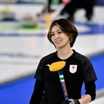 　日本-カナダ　第６エンド、ショットが決まらず得点を許した吉村＝コルティナダンペッツォ（共同）