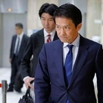 　中道改革連合の小川代表＝１７日午後、東京都千代田区