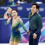 　ミラノ・コルティナ冬季五輪のフィギュアスケートペア・フリーの演技を終えた中国代表隋文静（左）、韓聡組＝１６日、イタリア・ミラノ（共同）