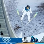 　男子個人ラージヒル　渡部暁斗の前半飛躍＝プレダッツォ（共同）