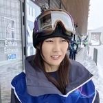 　女子スロープスタイル決勝が悪天候のため延期となり、取材に応じる村瀬心椛＝リビーニョ（共同）