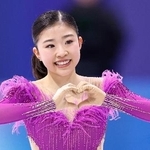 　女子ＳＰの演技を終え、カメラに向かいポーズをとる千葉百音＝ミラノ（共同）