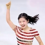 　女子ＳＰの演技を終え、ガッツポーズする中井亜美＝ミラノ（共同）