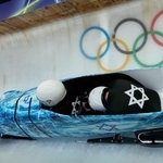 　ボブスレーに出場したイスラエル代表＝１３日、コルティナダンペッツォ（ＡＰ＝共同）