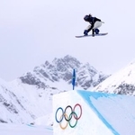 　女子スロープスタイル決勝　ジャンプする村瀬心椛＝リビーニョ（共同）