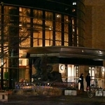 　３人が刺される事件があった福岡市総合図書館＝１９日午後８時５０分、福岡市早良区