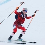 　女子スプリント決勝でゴールし、喜ぶマリアンヌ・ファトン＝ボルミオ（共同）