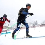　山岳スキー男子スプリントで銀メダルを獲得したＡＩＮのニキータ・フィリポフ（右）＝１９日、イタリア・ボルミオ（ゲッティ＝共同）