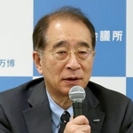 　定例会見する大阪商工会議所の鳥井信吾会頭＝２０日午後、大阪市中央区