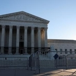 　米首都ワシントンにある連邦最高裁の建物＝１月（ロイター＝共同）