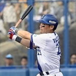 　１回、中越えに先制二塁打を放つＤｅＮＡ・筒香＝ユニオン宜野湾