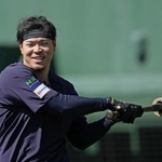 　打撃練習に臨む佐藤＝宮崎