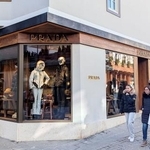 　イタリア・コルティナダンペッツォにあるプラダの店舗＝１８日（共同）