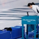 　女子１５００メートルのレースを終え、リンクに一礼する高木美帆。６位だった＝２０日、ミラノ（共同）