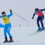 　男子スキークロス決勝　滑走する古野慧（右）＝リビーニョ（共同）