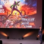 　横浜市で開催中のエヴァのフェスイベントで新施設の説明をするハウステンボスの高村耕太郎社長＝２２日午後（（Ｃ）カラー）