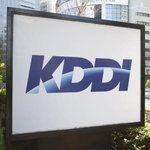 　ＫＤＤＩの看板＝２２日午後、東京都内