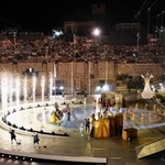　閉会式のアトラクション＝２２日、イタリア・ベローナ（共同）