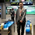 　ＪＲ西日本が公開した、顔認証機能が設けられた改札機＝２４日午後、ＪＲ大阪駅