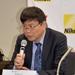 　記者会見するケイファーマ最高科学責任者の岡野栄之慶応大教授＝２４日午後、東京都千代田区