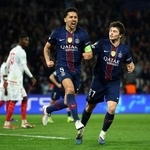 　モナコ戦でゴールを決め喜ぶパリ・サンジェルマンのマルキーニョス（中央）＝パリ（ロイター＝共同）