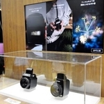 　キヤノンのコンパクトデジタルカメラの試作品＝２６日、横浜市のパシフィコ横浜