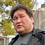 　取材に応じる伊勢ケ浜親方＝２７日、大阪市東成区