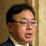 　記者会見する上野厚労相＝２７日午前、国会