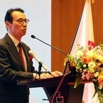 　天皇誕生日の祝賀レセプションであいさつする金杉憲治駐中国大使＝２７日、北京の日本大使館（共同）