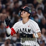 　１回、先制３ランを放った佐藤＝バンテリンドーム