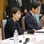 　「社会保障国民会議」の初会合で、あいさつする高市首相（左から２人目）＝２６日、首相官邸