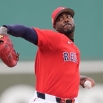 　レイズとのオープン戦に登板したレ度ソックスのアロルディス・チャプマン＝２６日、フロリダ州フォートマイヤーズ（ＡＰ＝共同）