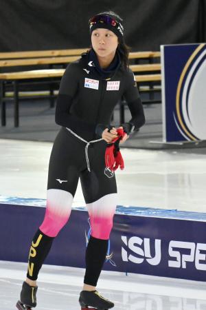 　スピードスケートの世界選手権に向け、本番会場で調整する高木美帆＝４日、ヘーレンフェイン（共同）