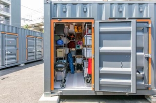 　エリアリンクが手がける屋外コンテナ型トランクルーム＝２０２４年５月、さいたま市北区