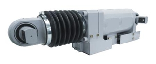 　地震発生時の左右の揺れを抑えて脱線を防ぐ「ダンパー」（ＪＲ東日本提供）