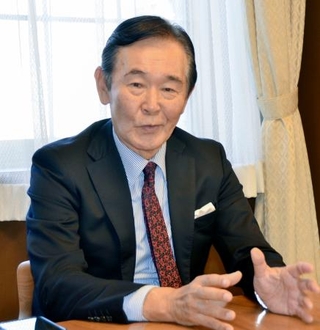 　インタビューに答える文化庁の都倉俊一長官