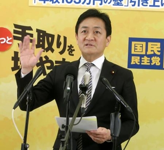 　記者会見する国民民主党の玉木代表＝１７日午前、国会