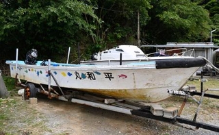 　辺野古沖で転覆した平和丸＝１９日午前、沖縄県名護市